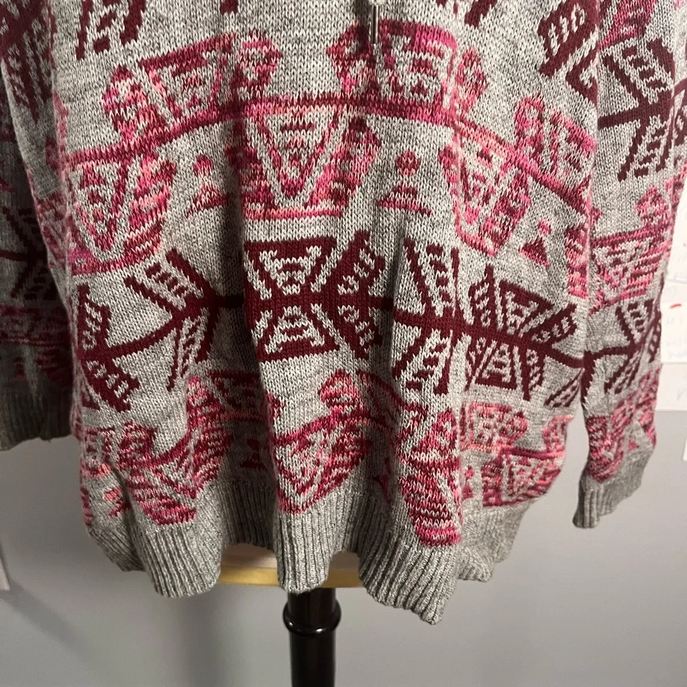 Women's Gray and‎ Pink Patterned Sweater Size Medium